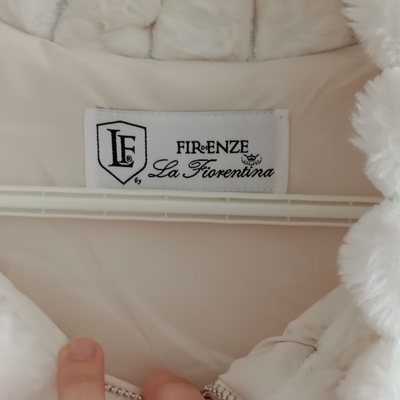 LA FIORENTINA White Faux Fur  Poncho - Picture 6 of 11